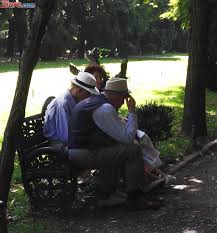 Comisia de muncă din senat a adoptat un raport de admitere la o propunere legislativă care prevede majorarea valorii punctului de pensie, la 40% din venitul mediu brut de la 1 ianuarie 2017 și apoi la 45%, începând cu data de 1 iulie 2017. Guvernul Creste Toate Pensiile De La 1 Iulie Iar In Martie Pensia Minima Ajunge 520 De Lei Mobile