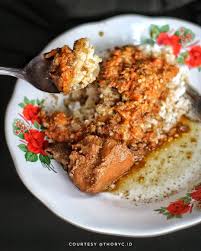 Panaskan minyak cukup banyak dalam wajan, lalu goreng ayam hingga setengah kekuningan (jangan sampai kuning) setelah itu angkat dan tiriskan. Special Dr Kota Solo Chapter Baratlaut Ada Maeman Femeessss Kuy Sego Rica Pedas Mbok Usrek Tempate Cukup Njlimet Tapi Ini Lapak Udah Kondang Jadi Via Maps A