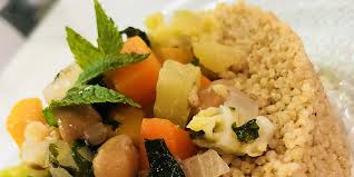 Couscous richement garni de légumes et de viandes grillées à la braise, tajines, méchouis, bricks, chakchoukas avec une variété de grillades de poissons et autres pâtisseries orientales. Le Meilleur Restaurant Marocain A Paris 2 Mama Nissa