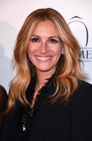 Julia Roberts To Star In 'The Bookseller' Optioned By Crystal City