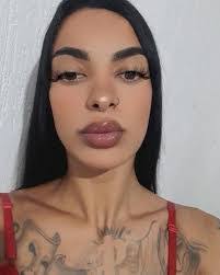 Anne Goncalves's Instagram, Twitter & Facebook