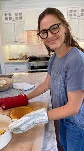 Jennifer Garner And Her Mom Share The Family S Staple Cornbread Recipe It Tastes Like Home Corn Bread Recipe Jennifer Garner Cornbread