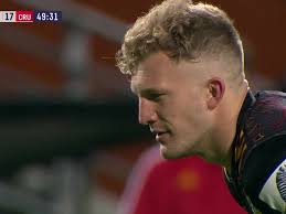 The Crusaders bounced back from defeat to put one hand