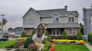 Estatesales.net provides detailed descriptions, pictures, and directions to local estate sales, tag sales, and auctions in the staten island area as well as the entire state of ny. 65 Lander Avenue Staten Island Ny 10314 Compass