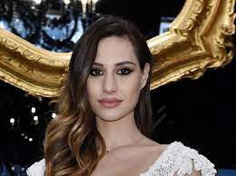 Dopo alessandro, avuto da una relazione finita, e bianca, la prima figlia avuta con marco fantini, l'ex corteggiatrice di uomini e donne, sta per dare alla luce la piccola azzurra. Beatrice Valli Mamma E Influencer La Famiglia E La Cosa Piu Importante Corriere It