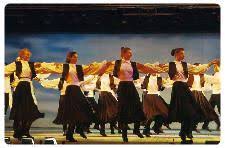 Ho appena 50 anni e ballo il sirtaki. Sirtaki