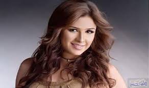 ياسمين عبدالعزيز تطهو وجبة غداء إلى تامر حسني Hair Styles Beauty Hair