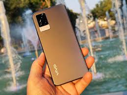 vivo V21 review: Flawless selfies ...