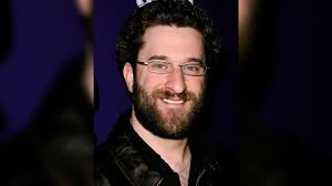 Dustin diamond quien fuera conocido como screech en la serie saved by the bell (salvado por la campana) falleció el día de hoy luego de pasar tres semanas luchando con saved by the bell se transmitió de 1989 a 1993 y dio paso a las series derivadas saved by the bell: 7vnr4lnx7zxg9m