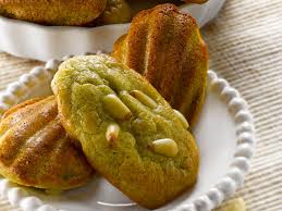 Madeleines Salees Au Pesto Et Pignons De Pin Recettes Recette Recette Madeleine Recette Madeleine Salee Madeleine Salee