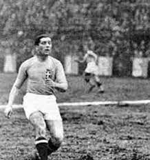 Italy 1 Spain 0 In 1934 In Florence Giuseppe Meazza Tries A Chip On Goal In The World Cup Quarter Final Replay Giuseppe Meazza World Cup World Cup Final