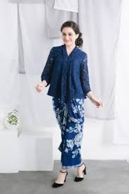 Dengan bawahan setelan rok, atau sarung model kebaya fatmawati modern. 680 Kebaya Modern Style Ideas Kebaya Batik Kebaya Kebaya Dress