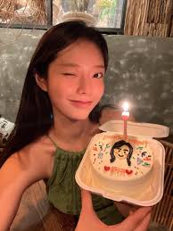 Keena's Brown Hair : r/FiftyFiftyKPOP