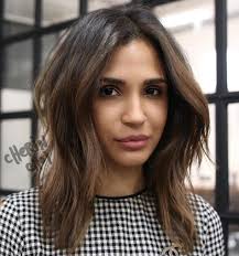 Gestufter bob mit pony weiche und kurvige linien zeichnen diesen bob aus. 20 Inspirierende Longbob Frisuren Fur Langes Haar Stylestate De