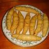 Cairkan coklat putih, masukkan ke dalam beg piping dan lorekkan atas coklat masak. 1