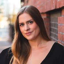 Elizabeth Gipe's Instagram, Twitter & Facebook