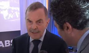 Διαθέτει άριστη αίσθηση της ναυτιλιακής αγοράς και είναι, κατά κοινή παραδοχή, γνωστός για το επιχειρηματικό του δαιμόνιο. Pe8ane O Efoplisths Giannhs Aggelikoyshs Newsique Gr
