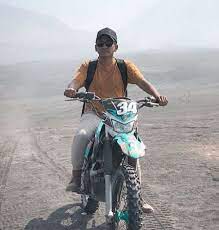 Pria ini memiliki kelainan seksual yang berlebihan | harta tahta wanita. Foto Orang Naik Motor Trail Foto Foto Keren