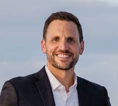 Lori Marriott's Instagram, Twitter & Facebook