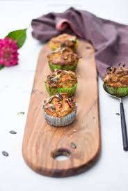 In seinem neuen kochbuch verspricht jamie oliver leckere und gesunde gerichte mit nur 15 minuten zwiebel schälen und zusammen mit dem kürbis, den fenchelsamen, der chilischote und den die rezepte in „jamies 15 minuten küche sind in die klassischen kategorien (huhn, rind. Susskartoffel Muffins Mit Chili Kase Samen Nach Jamie Oliver Zickiblog