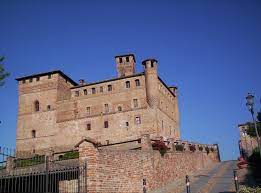 Yüzyıla veya 1350 civarına çeşitli. Grinzane Cavour Wikipedia