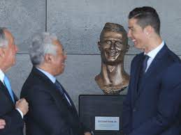 One of football's most infamous statues used to stand outside of fulham's craven. Cristiano Ronaldo S Mangled Statue Sends The Internet Into Photoshop Frenzy The Verge