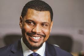 In brief: City sued, tree named Oatmeal