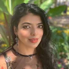 Hi, let's connect! @laura_fitandbalanced I'm Laura, a 44yo  Mind-Body-Nutrition coach