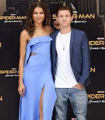 Zendaya and tom holland confirm years of romance rumors as they're spotted sharing a passionate kiss in la. Jw3hkk6qkcaw8m