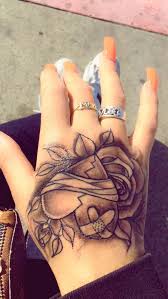45 Holen Sie Sich Ein Innovatives Broken Heart Tattoo Um Ihre Unverbotene Liebesgeschichte 45 H Cute Hand Tattoos Hand Tattoos For Women Hand Tattoos