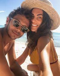 La ragazzi, infatti, ha 27 anni ed è nata precisamente il 14 ottobre del 1994 ad aresa, in provincia di milano. Stork Coming Valentino Rossi Wants A Child I Would Like A Child I Ve Been Thinking About It For A While Ruetir