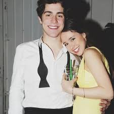 Fra i protagonisti di riccanza il reality di mtv, c'è anche tommaso zorzi, un altro figlio di papà, in passato caro alle cronache rosa per essere stato (almeno così si diceva) l'ex fidanzato di aurora ramazzotti. Tommaso Zorzi Chi E Il Suo Fidanzato E Gli Ex Nella Sua Vita Privata