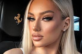 Caroline Jack's Instagram, Twitter & Facebook