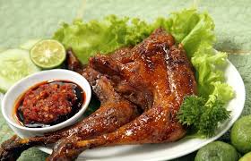 Salah satunya adalah daging ayam yang dapat diolah menjadi berbagai menu, seperti ayam geprek, ayam kremes, ayam bakar. Resepi Nasi Ayam Madu Bakar