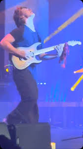 Lil ozzy Tribute, big thanks to @vilauramusic for letting me sub in!!!  #music #fyp #shred #pickupjazz #shred #jazz #electricgutiar #shredguitar  #explore #ozzyosbourne #randyrhoads #tribute #rock ...