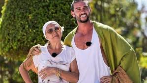 Este masterand al facultății de. Dorian HaÈ› Popa Se Ia La Intrecere Cu Cel Mai Mare Fotbalist Cu Ce Arme Vrea SÄƒ Il InfrangÄƒ Pe Ronaldo Antena 1