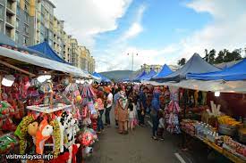 The night market is a local bazaar that occurs every friday till sunday at golden hills, a residential and commercial development in tanah rata. Night Market