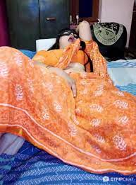 Adlive123 masturbating over saree and fingering
