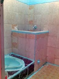 Sebagian orang menganggap bernyanyi saat mandi sebagai pengusir kejenuhan dan rasa sunyi. 25 Ide Kamar Mandi Kecil Terbaik Kamar Mandi Kecil Kamar Mandi Mandi