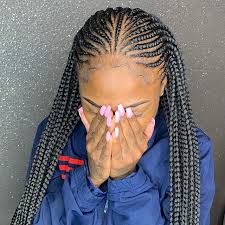 The bundles of hair come in so many textures and colors, and if you are a pro, you can get from a straight pixie hairstyle to long curly hair with just a few easy steps. Cute Hairstyles For Black Girls With Weave