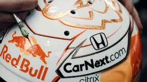 In 2021 rijd ik voor het derde jaar met een 'witte' helm, zegt max. Video First Look At Verstappen S 2021 Helmet Racingnews365