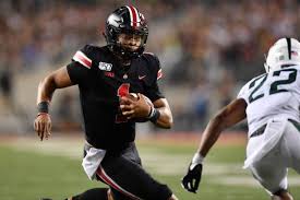 Quarterback Justin Fields Of The Ohio State Buckeyes Runs With The In 2020 Ohio State Ohio State Buckeyes Michigan State