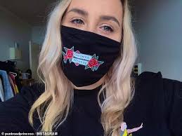 This face mask is ideal for protecting yourself from airborne germs and bacteria. Melbourne Businesswoman 25 Makes 1 500 Selling Reusable Cotton Face Masks Newscolony