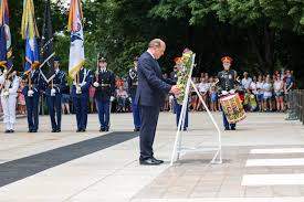 Robert ben lobban wallace (born 15 may 1970) is a british politician serving as secretary of state for defence since 24 july 2019. ØªÙˆÙŠØªØ± Edwina Thomas Bettington