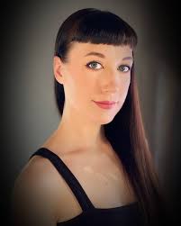 MEETTHEDANCERMONDAYS @lindsay.j.rose Lindsay received her initial training  in artistic gymnastics and has competed across the U.S., not only winning  many gold medals, but also awarded “Best in State” in the illustrious  gymnastics