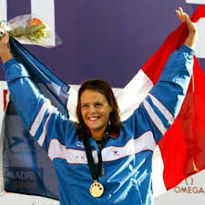 Born to a french father and a dutch mother, she is the older sister of an olympic gold medalist. En Images Laure Manaudou Des Premiers Titres Aux Adieux L Express