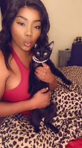 Cat Owner Shares Love for Oakley