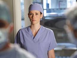 Fortunatamente non sono state poche le volte in cui abbiamo visto frances conroy mettere in mostra il suo talento dopo la conclusione di six feet under nel 2005, serie nella quale interpretava l'indimenticabile matriarca ruth fisher. Grey S Anatomy Recap Trouble On The Homefront Ew Com