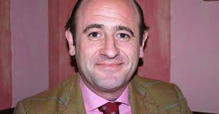 Fermín J. Urbiola, periodista y escritor: “Mi libro es el retrato del alma  del rey a través del pincel de su palabra”