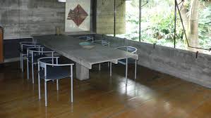 The rooms, set up as small apartments, are arranged in the middle of the house, and their windows are on the ceiling. Paulo Mendes Da Rocha Butanta Houses Casa Paulo Mendes Da Rocha Sosbrutalism